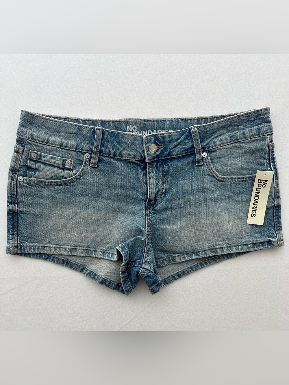 NWT No Boundaries Women’s 14 Light Wash Low Rise Denim Shorties Y2K